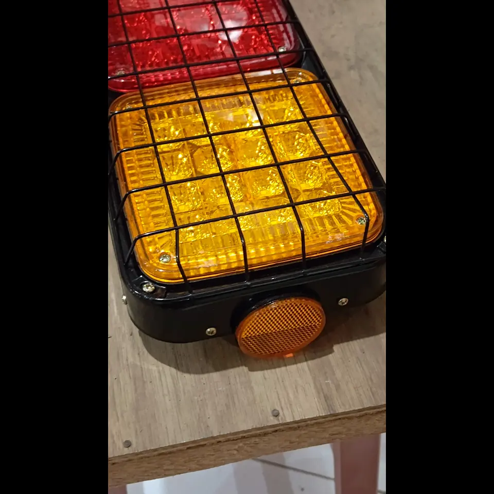 STOP LAMP ASSY FUSO / HINO / GIGA UNIVERSAL LED (PUTIH/MERAH/KUNING) 24V