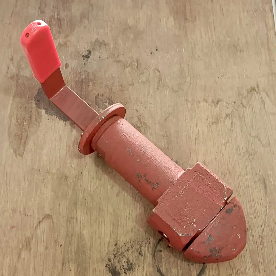 ISI DALAM TWIST LOCK CONTAINER / LOCK KONTENER GANDENGAN null SALAMAN/GANDENGAN/TRAILER FUWA